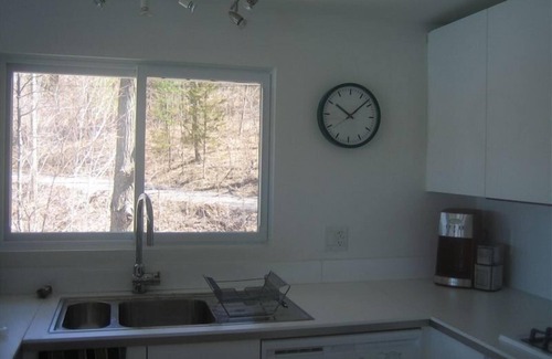 Frontenac Cabaña | A orillas del lago impresionante: 2 br moderna, c / a, frplace, vista