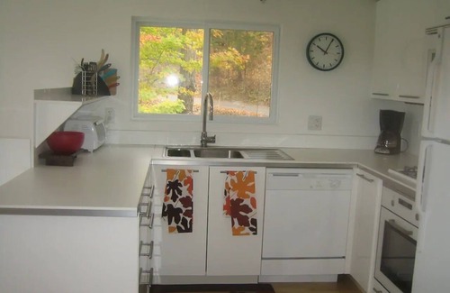 Frontenac Cabaña | A orillas del lago impresionante: 2 br moderna, c / a, frplace, vista