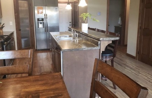Arnolds Park Cabina | Awesome location- Hip Nautic Poolside Cabin