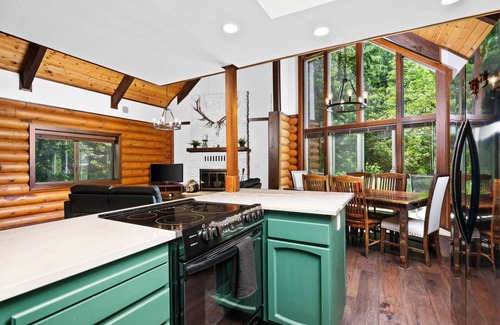 Brightwood Casa | Awesome Log Home w/ Separate Cabin on Two Acres, Pet Friendly, Hot Tub, Patio,15 Miles to Mt. Hood