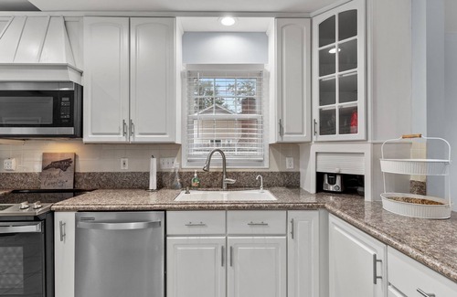 Wilmington Casa | Awesome Pool, Hot Tub & Amazing Arcade! No cleaning fee! 4 BD Paradise