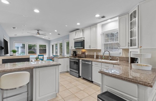 Wilmington Casa | Awesome Pool, Hot Tub & Amazing Arcade! No cleaning fee! 4 BD Paradise