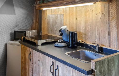 Hoogersmilde Otro | Awesome Stacaravan In Hoogersmilde