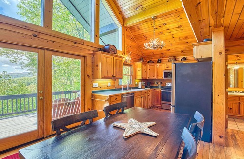 Maggie Valley Cabina | 🏔 Awesome View Cabin – Stunning Views - Hot Tub - Pet Friendly - Game Loft.