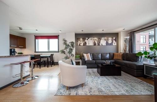 North Central Edmonton Condominio | Awesome view, clean stylish decor, and undergound parking
