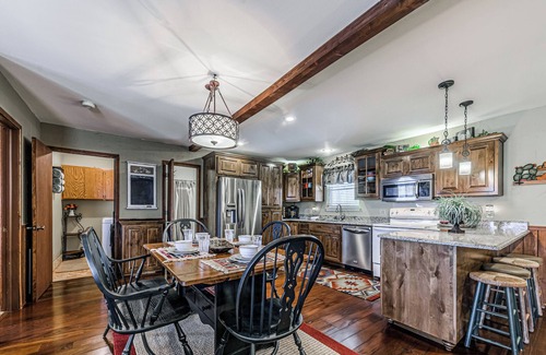 Ruidoso Cabina | Awesome View with hot tub and Pet Friendly.
