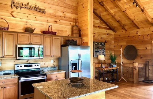 Bryson City Cabina | Awesome Views at High Elevations - 1 bedroom with King bed, 3 bath cabin