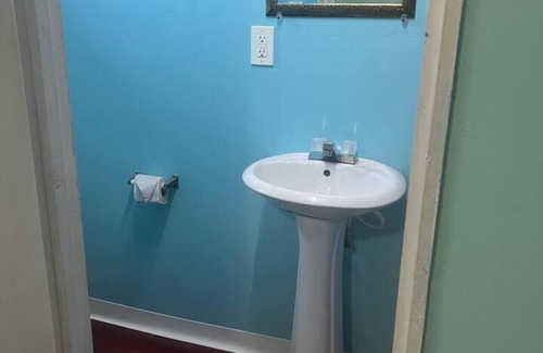 Cayo Corker Hotel | Axios Caye Caulker Family Bungalow Kitchen & AC