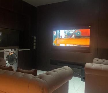 Kubwa Apartamento | Ayahscourt