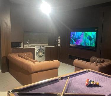 Kubwa Apartamento | Ayahscourt