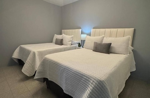 Zona 13 Hotel | Ayari