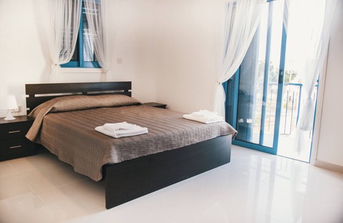 Polis Casa | Ayios Therissos 33 | 3bedroom villa close to Latsi beach