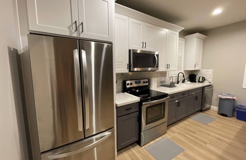 Gilbert Casa | AZ GO Rentals: 2022 built, 2bd/1ba, 1k sqft, Pickleball Court! DETACHED!