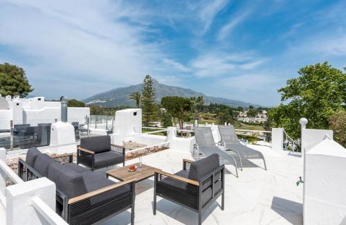 Marbella Apartamento | Azahara 2, Contemporary Scandinavian style open plan apartment with 2 terraces