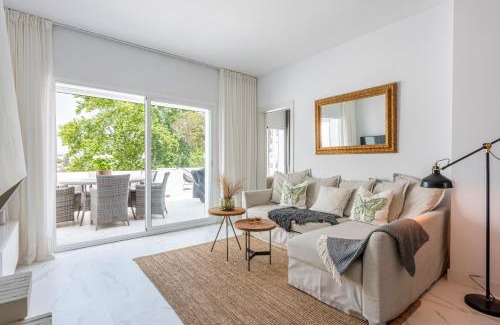 Marbella Apartamento | Azahara 2, Contemporary Scandinavian style open plan apartment with 2 terraces