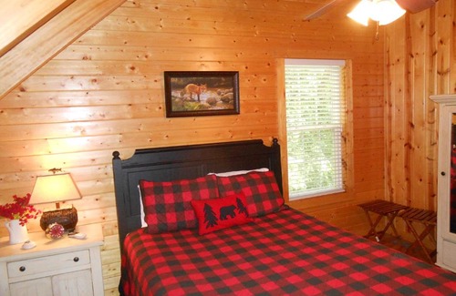 Blairsville Casa | Azalea Cabin With Fireplace & Huge Back Porch