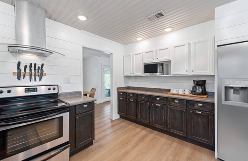 Cantonment Casa | Azalea Pines | Secluded Retreat w/ HOT TUB + Pool!