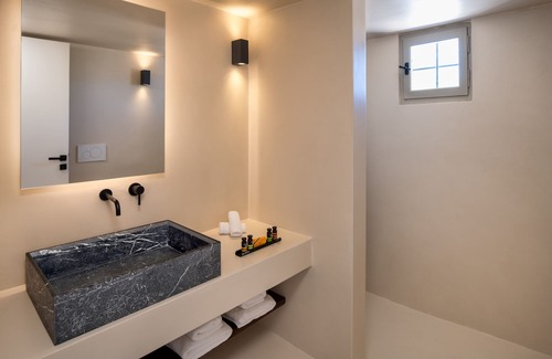 Megalochori Hotel | Azanti Suites