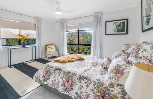Montville Cabaña | Azelea Cottage - Stunning One Bedroom Accessible Cottage, Minutes from Montville Village