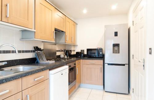Derby Casa | Aztec House - Modern & Spacious, 6 separate beds