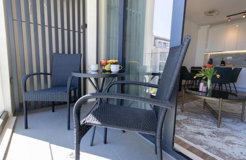 Saints Constantine and Helena Apartamento | Azur Pearl by RV Apartments
