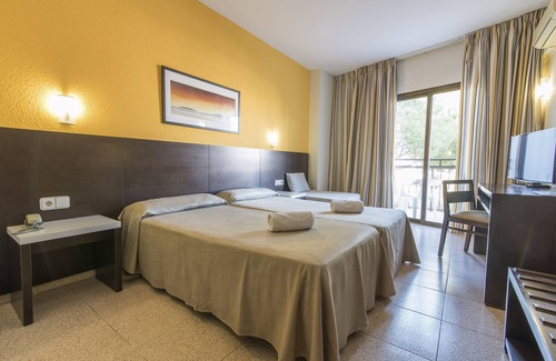 Bahía de San Antonio Hotel | azuLine Hoteles Mar Amantis & Mar Amantis II