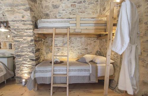 Ano Siros Apartamento | Azura, traditional residence in Ano Syros