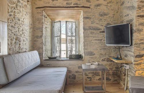 Ano Siros Apartamento | Azura, traditional residence in Ano Syros