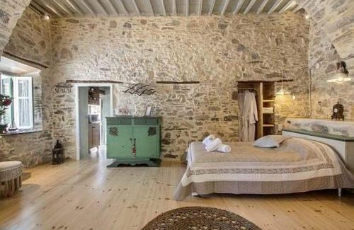 Ano Siros Apartamento | Azura, traditional residence in Ano Syros