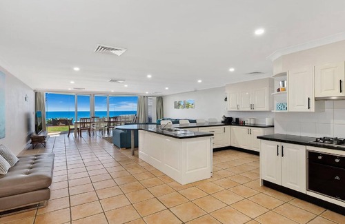 Blue Bay Casa | AZURE - ABSOLUTE BEACHFRONT AT BLUE BAY