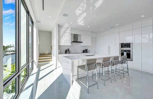 Eastern Shores Casa | Azure Bay - New listing and construction w/Jacuzzi & elevator in the house