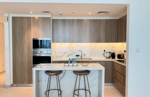 Saadiyat Cultural District Apartamento | Azure Bliss: 1BR Retreat Near Saadiyat Attractions