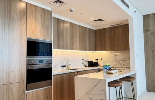 Saadiyat Cultural District Apartamento | Azure Bliss: 1BR Retreat Near Saadiyat Attractions