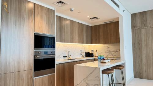 Saadiyat Cultural District Apartamento | Azure Bliss 1BR Retreat - Cozy Stay Near Saadiyat Beach & Louvre Abu Dhabi