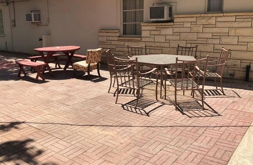 Fredericksburg Hotel | Azure Hills Inn & Suites