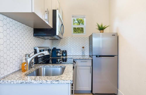 Poinciana Park Apartamento | Azure: Mins to Las Olas & Beach