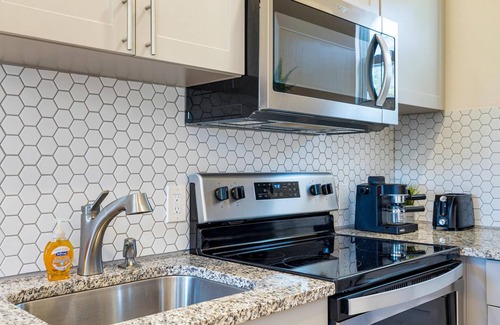 Poinciana Park Apartamento | Azure: Mins to Las Olas & Beach