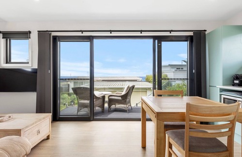 Callala Beach Apartamento | Azure Studio - Ocean Glimpses - 3 Mins Walk to Beach