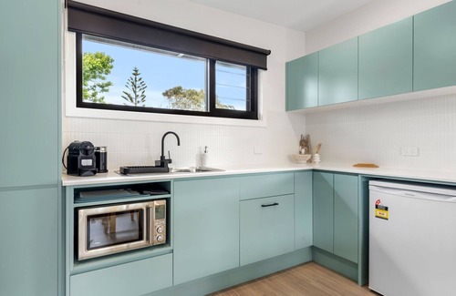 Callala Beach Apartamento | Azure Studio - Ocean Glimpses - 3 Mins Walk to Beach