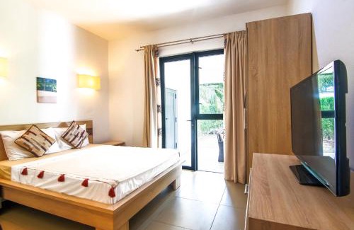 Roches Noires Casa | Azuri Ocean Village - Elegant 3-Bedroom Apartment with Private Garden, Beach & Pool Access in Roches Noires