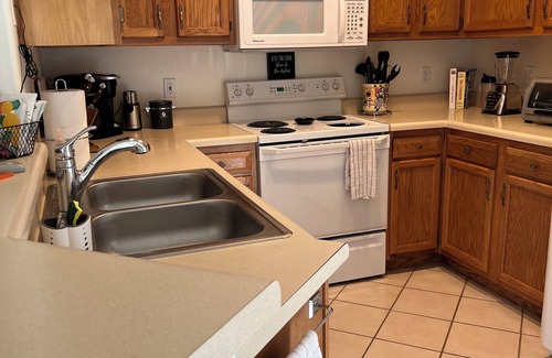 Desert Harbor Condominio | AZVR For Seniors, Your Home Away From Home, Monthly Short Term Rental