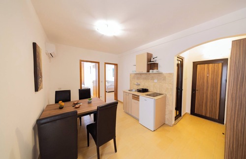 Maini Apartamento | Azzuro Apartments