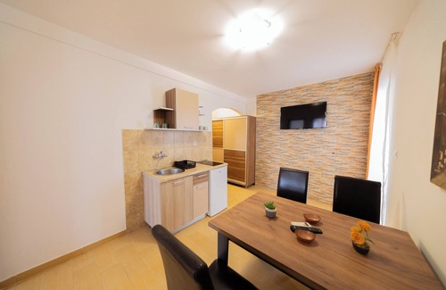 Maini Apartamento | Azzuro Apartments