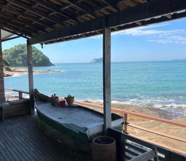Praia Rasa Casa | Búzios casa pé na areia em condomínio beira mar