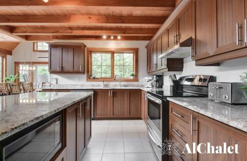 Petite-Riviere-Saint-Francois Chalet De Esquí | B-Évasion Chalet avec spa sauna
