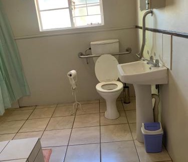 Kareeberg Hotel | B and B at Bloem