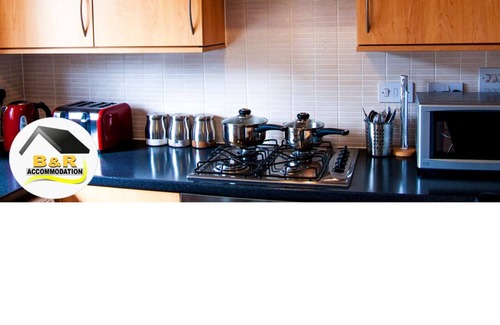 Amesbury Casa | Casa moderna de 3 camas con cocina, sala de estar, wifi gratis y estacionamiento
