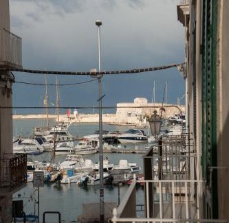 Trani Cama Y Desayuno | B&B Al Vico