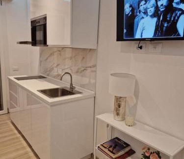 Buon Pastore-Sant'Agnese-San Damaso Apartamento | b&b bilocale moderno semicentro policlinico