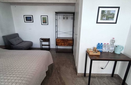 Carbonara al Ticino Cama Y Desayuno | B&B Borgo Tre Case rooms with breakfast, free Wi-Fi and parking